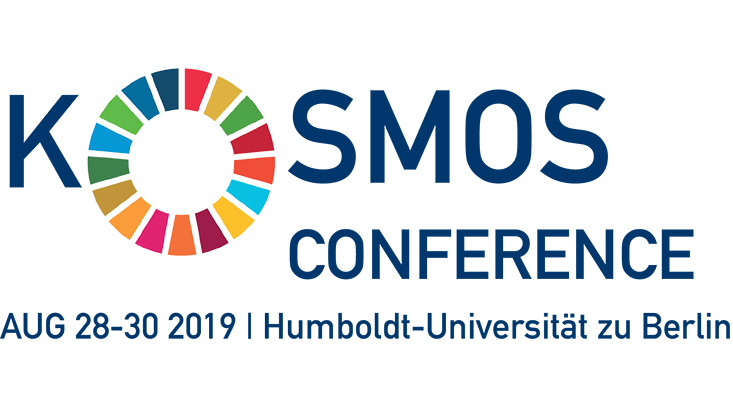 Logo der Kosmos-Conference, Kosmos in großen blauen Buchstaben, außer das große O, welches besteht aus im Kreis angeordneten, bunten Kacheln welche die 17 SDGs wiederspiegeln